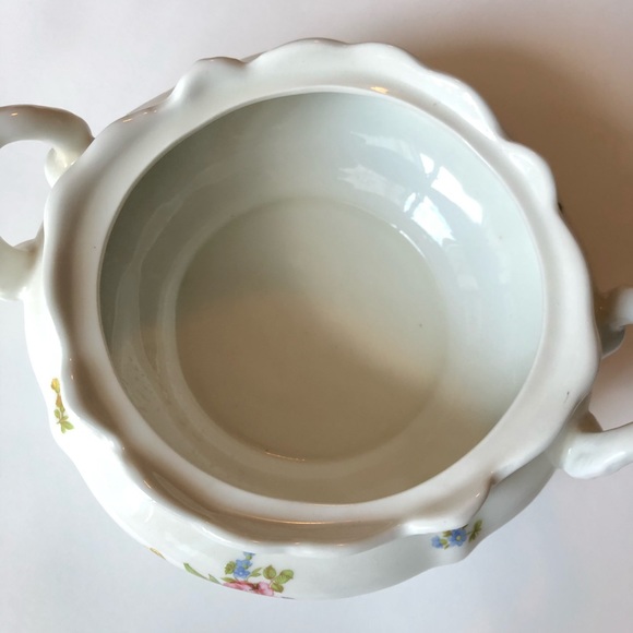 Huguenot Fine China Food Holder with Lid - Picture 5 of 12